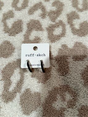 ruff-skh Black Hoop Stud Earrings